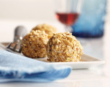 Bolas de queso con granola