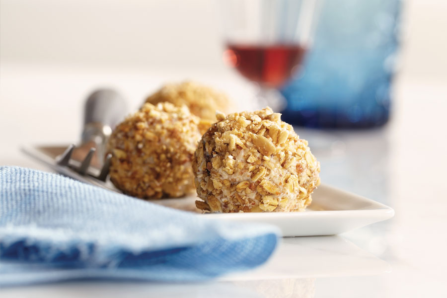 Bolas de queso con granola 