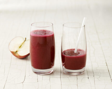 Smoothie con agua de coco y remolacha