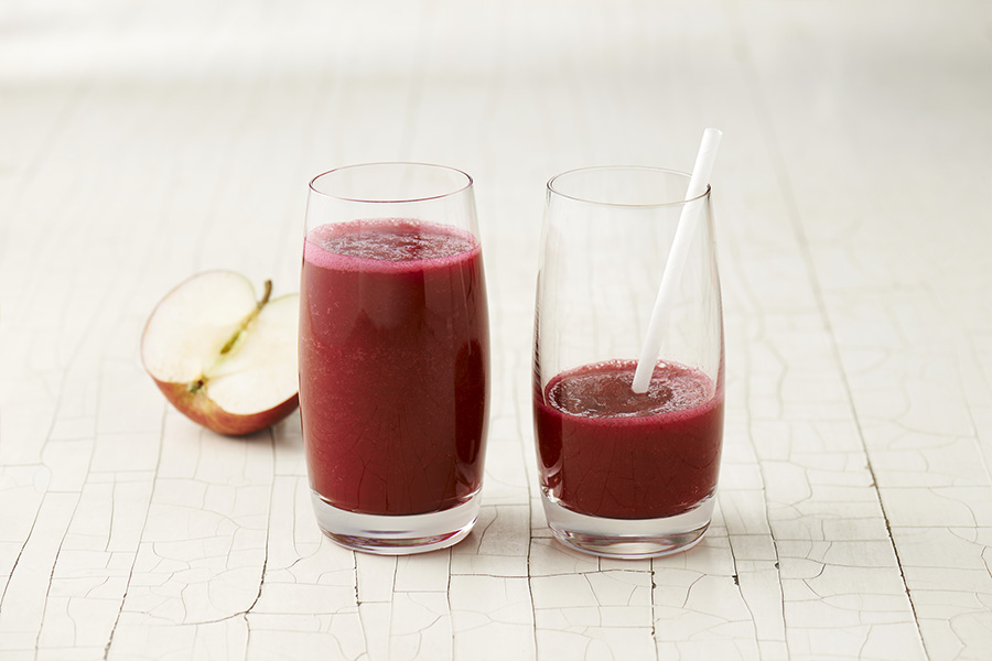 Smoothie con agua de coco en dos vasitos 