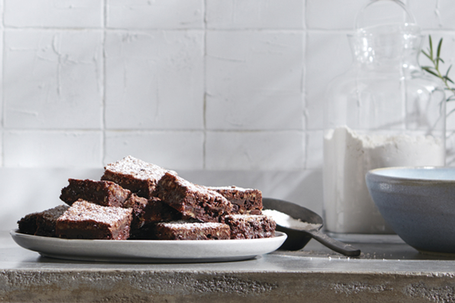 Brownie de chocolate con harina integral en trocitos