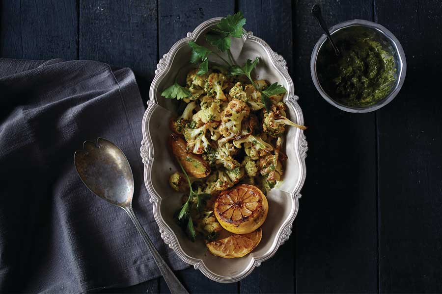 Coliflor al horno con aliño de perejil y limón hecho con Vitamix