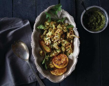 Coliflor al horno con aliño de perejil y limón