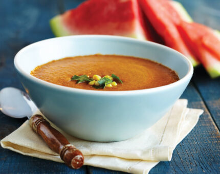 Gazpacho de sandía picante con maíz