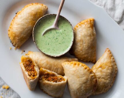 Empanadillas de ternera, queso manchego y zanahoria