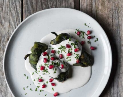 Pimientos verdes rellenos al estilo mexicano