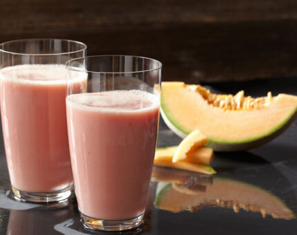 Smoothie de melón, piña y plátano