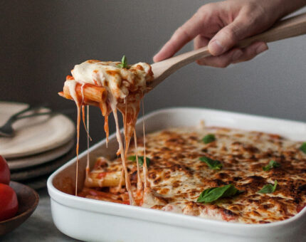 Rigatoni con salsa de tomate casera