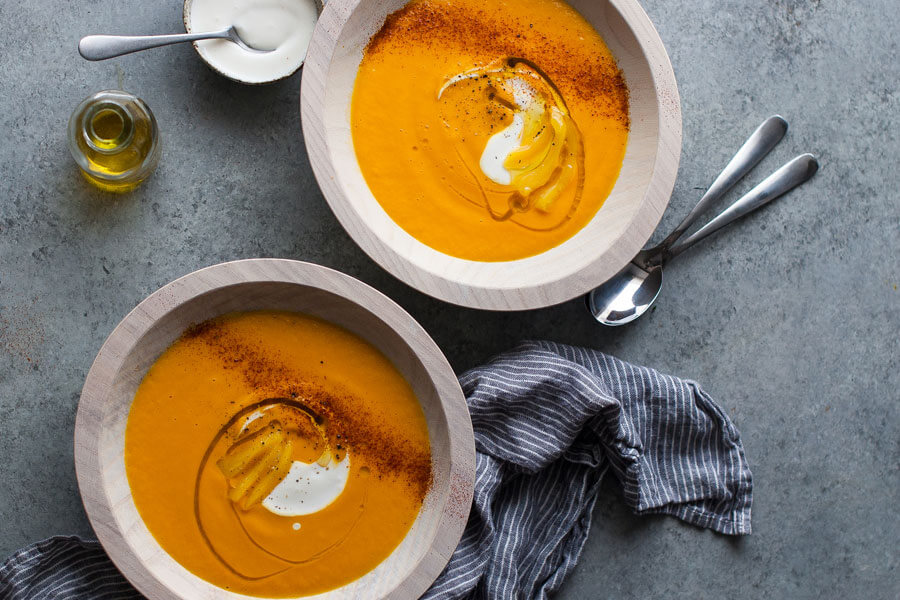 Sopa de jackfruit en dos platos