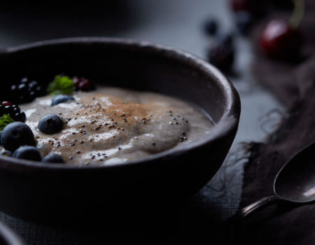 Porridge de chía y leche de almendras