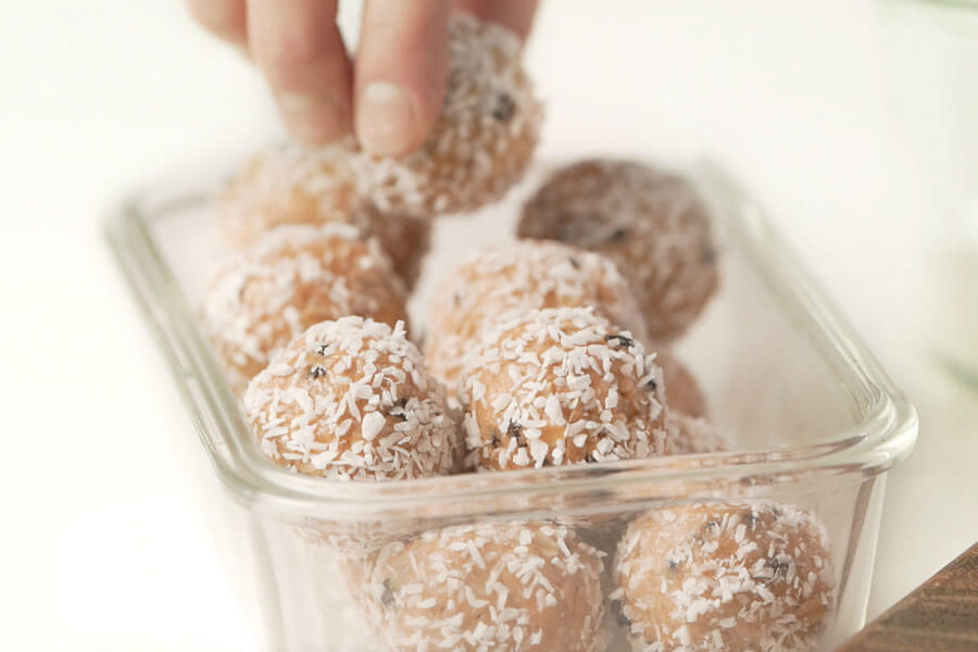 Bolitas energéticas de avena y crema de cacahuete y anacardos