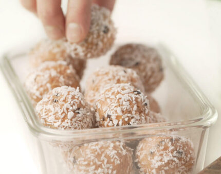 Bolitas energéticas de avena y crema de cacahuete