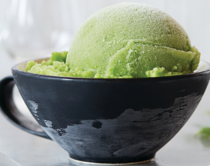 Helado de manzana verde con espinacas