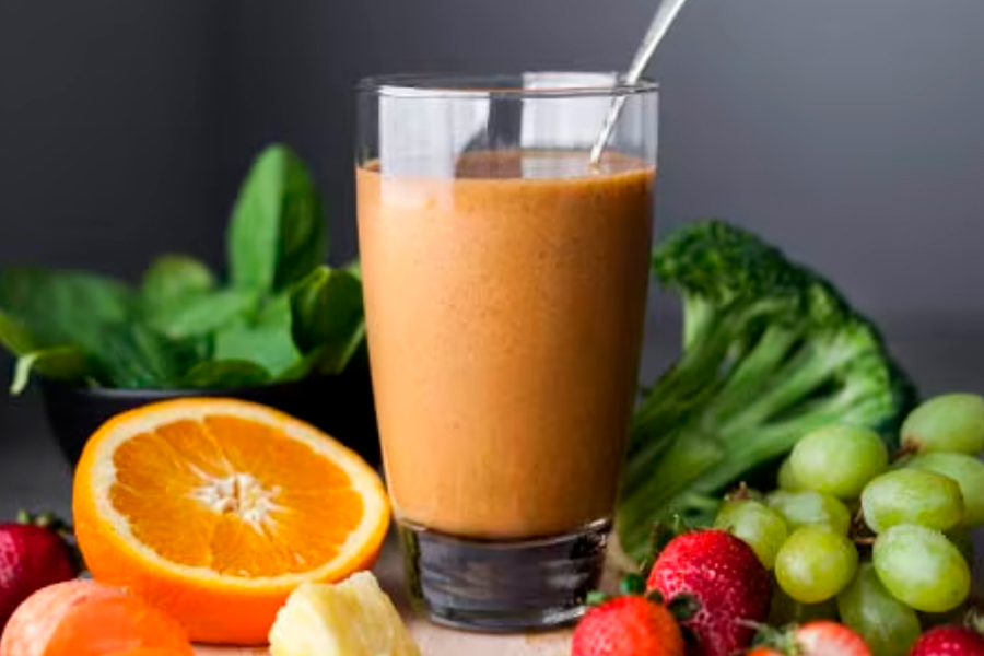 smoothie completo con frutas y verduras