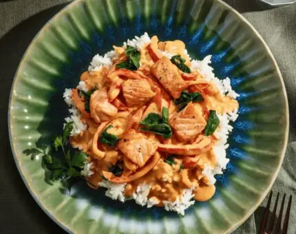 Curry rojo de gambas con arroz